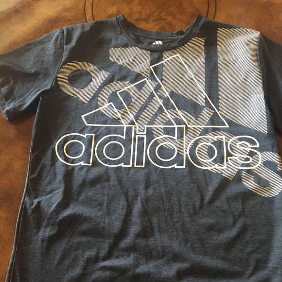 Bundle of 4 medium sized women/teen t-shirts - Picture 3 of 9